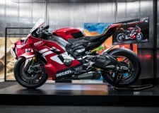Ducati Superleggera V4 Centenario – 228 KM w motocyklu drogowym, hamulce węglowo-ceramiczne i tylko 500 sztuk!