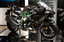 Kawasaki NINJA H2 wraca do Europy w 2027 roku, ale słabsza o 30 koni